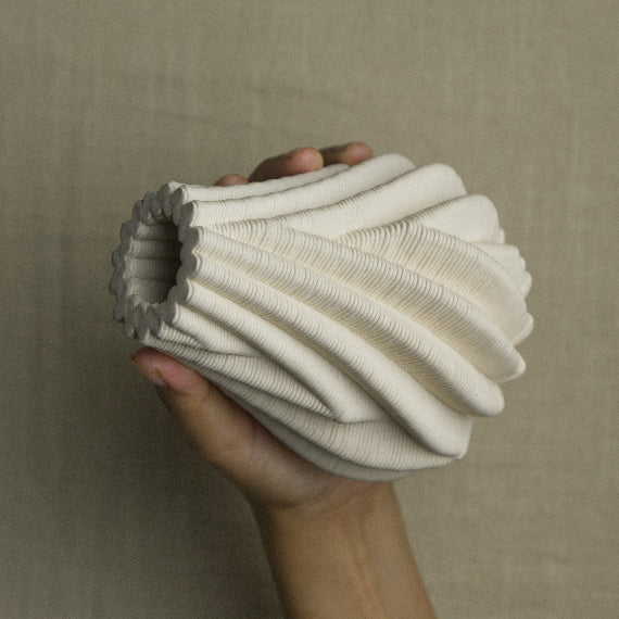 White ceramic small vase #color_white