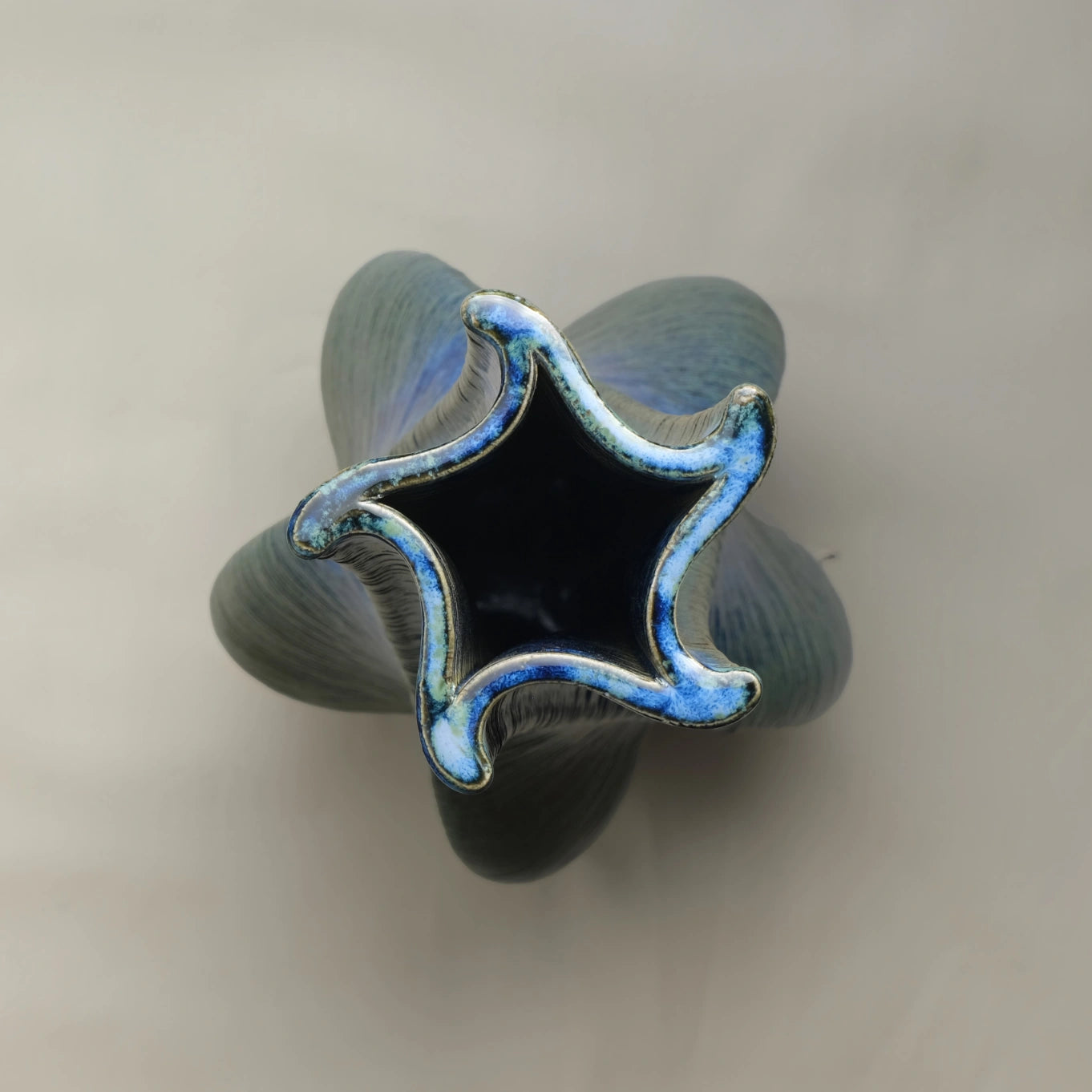 blue Ceramic Flower Vase 3D printed top view #color_sapphire blue