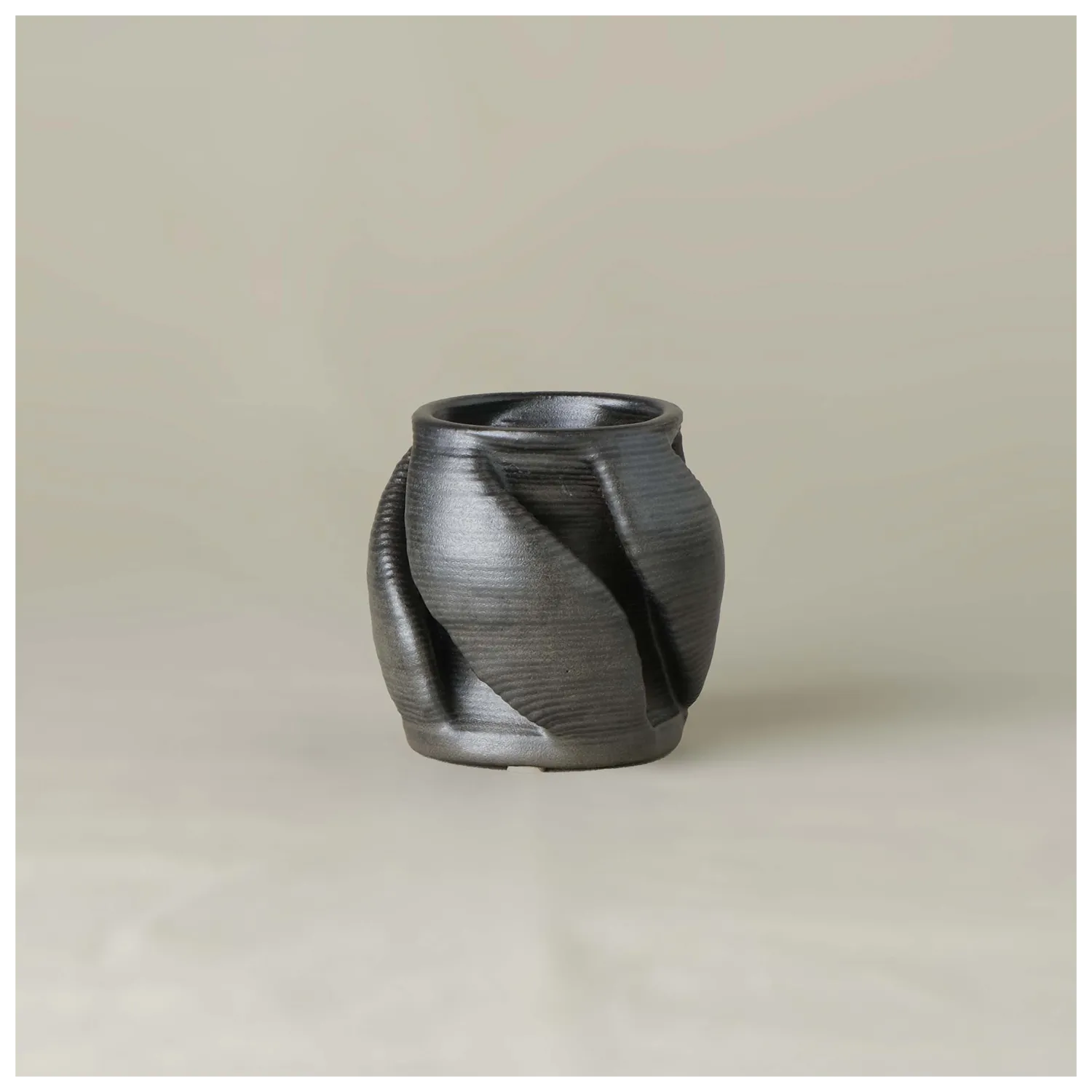 black Ceramic Cutlery Holder 3D printed front view ?#color_black
