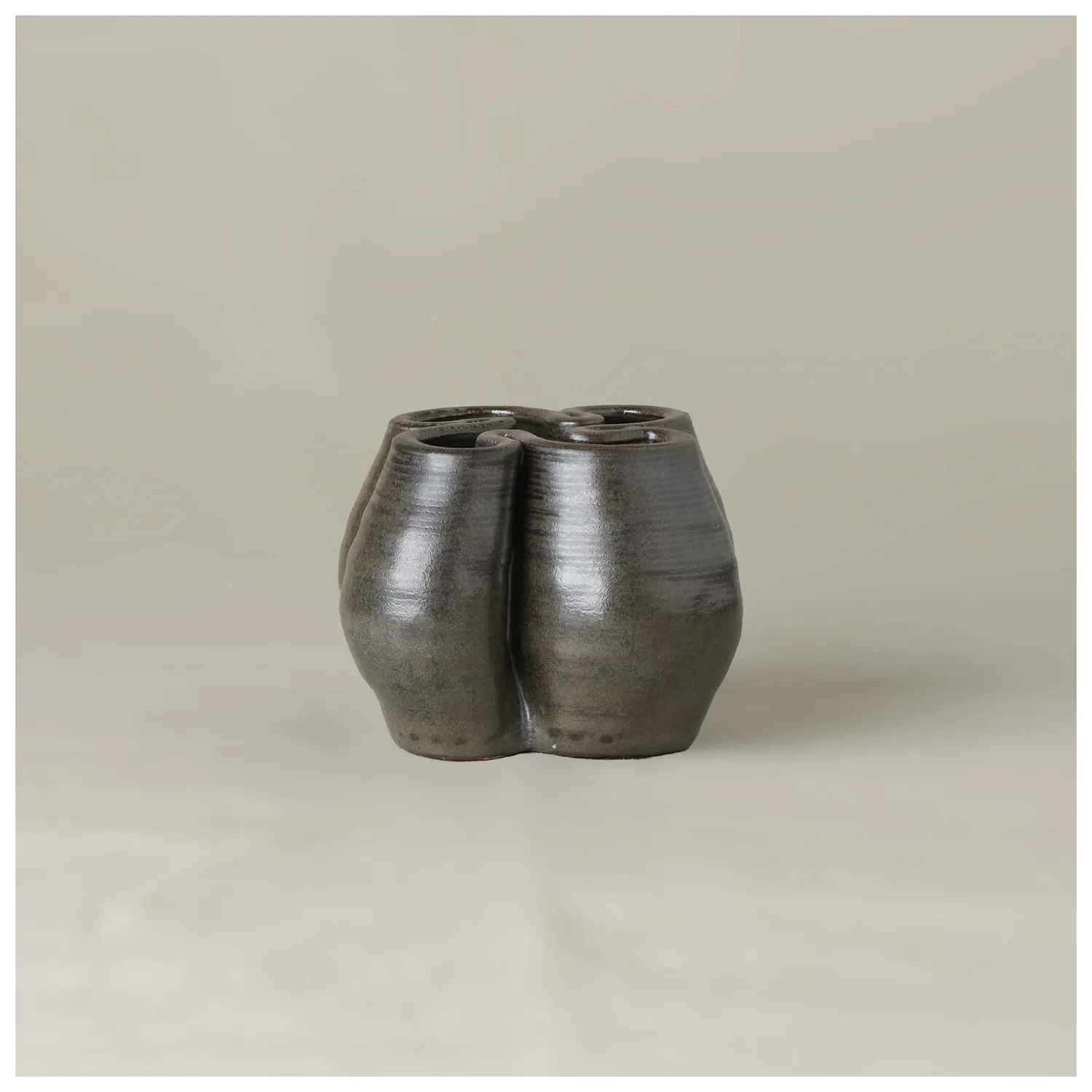 black Ceramic Cutlery Holder 3D printed front view #color_black