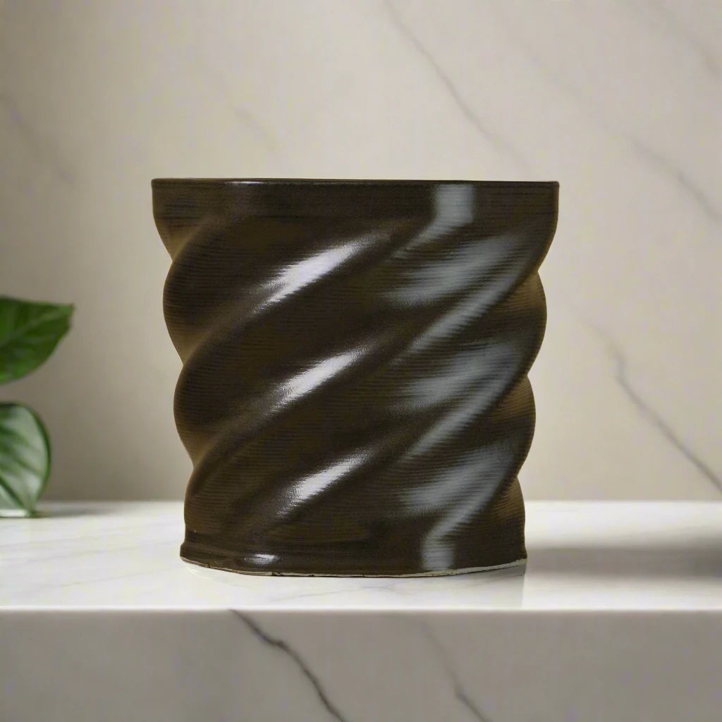 Black ceramic planter #color_black