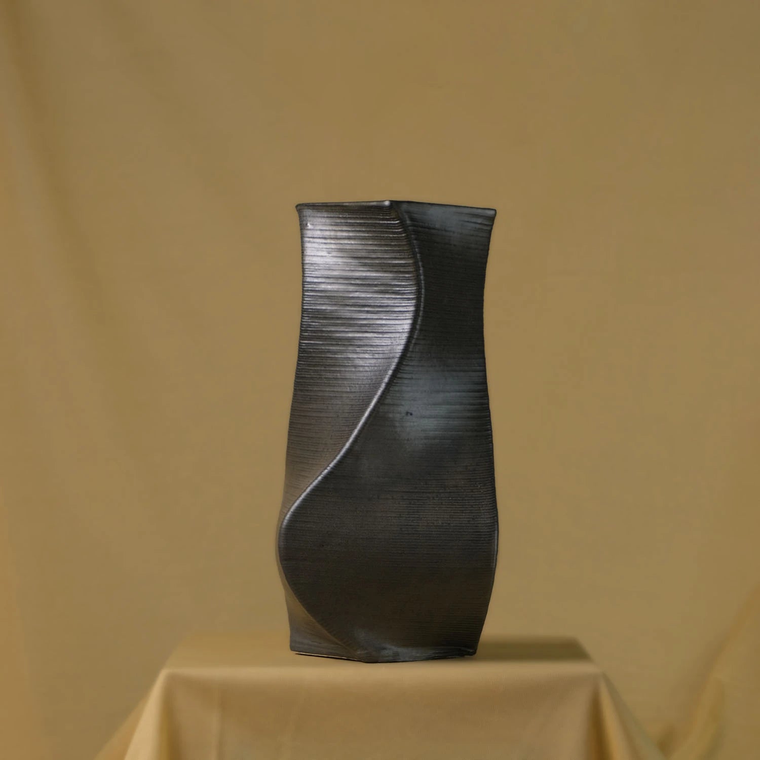 Black ceramic vase #color_black