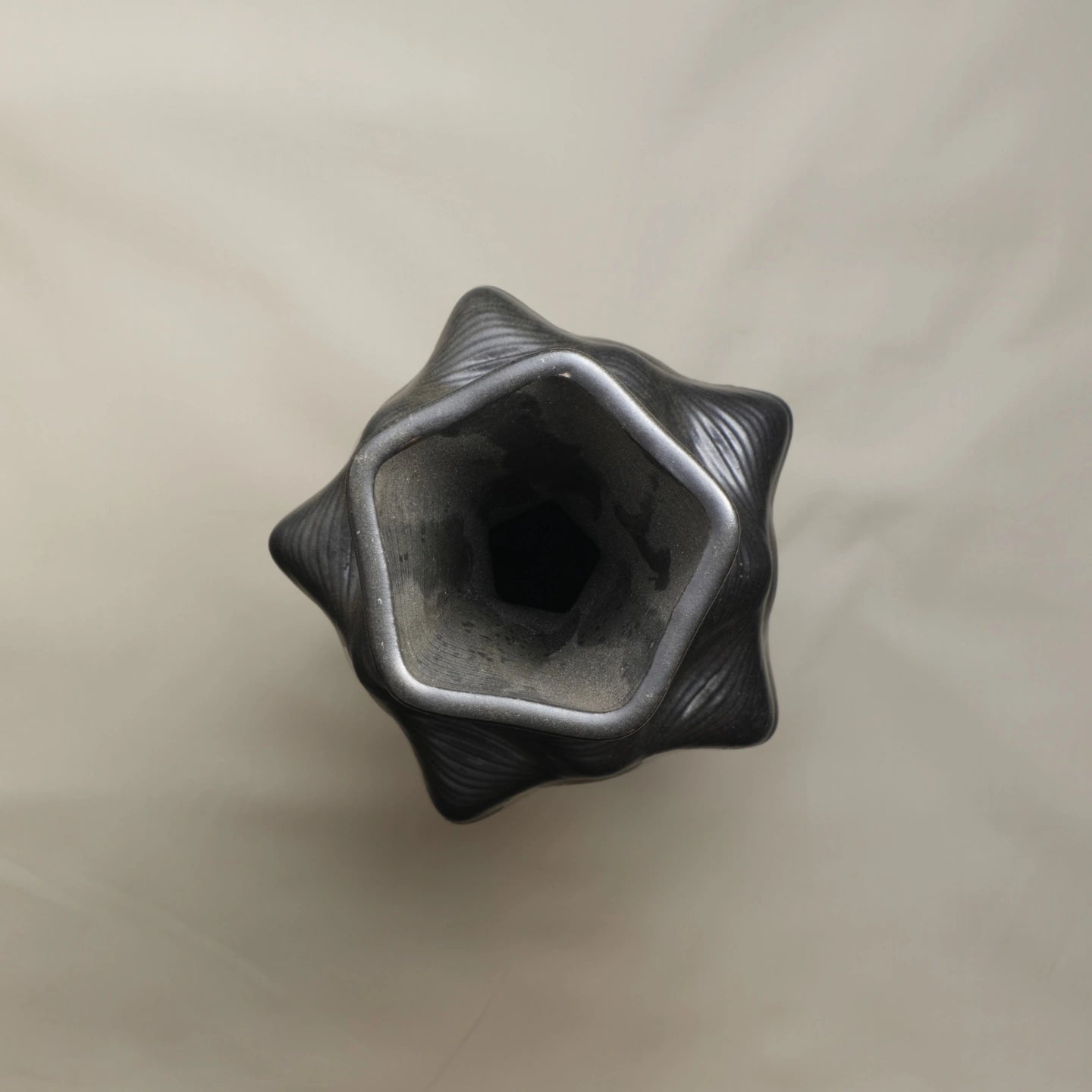 Large black Ceramic Table Vase 3D printed top view #color_black