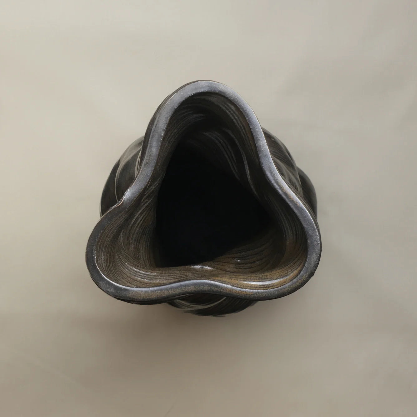 Big black Ceramic floor vase 3D printed top view #color_black