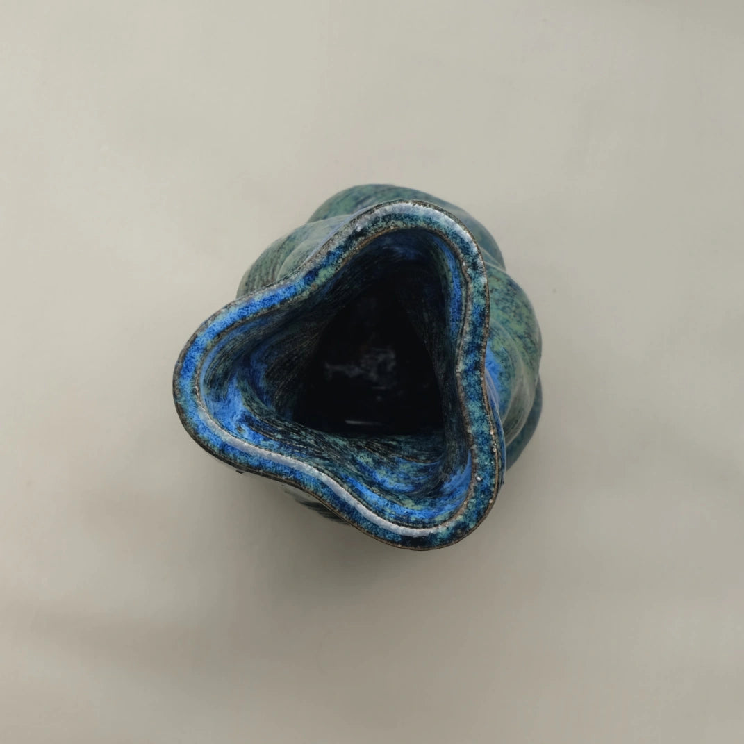 Small blue Ceramic Table Vase 3D printed top view #color_sapphire blue