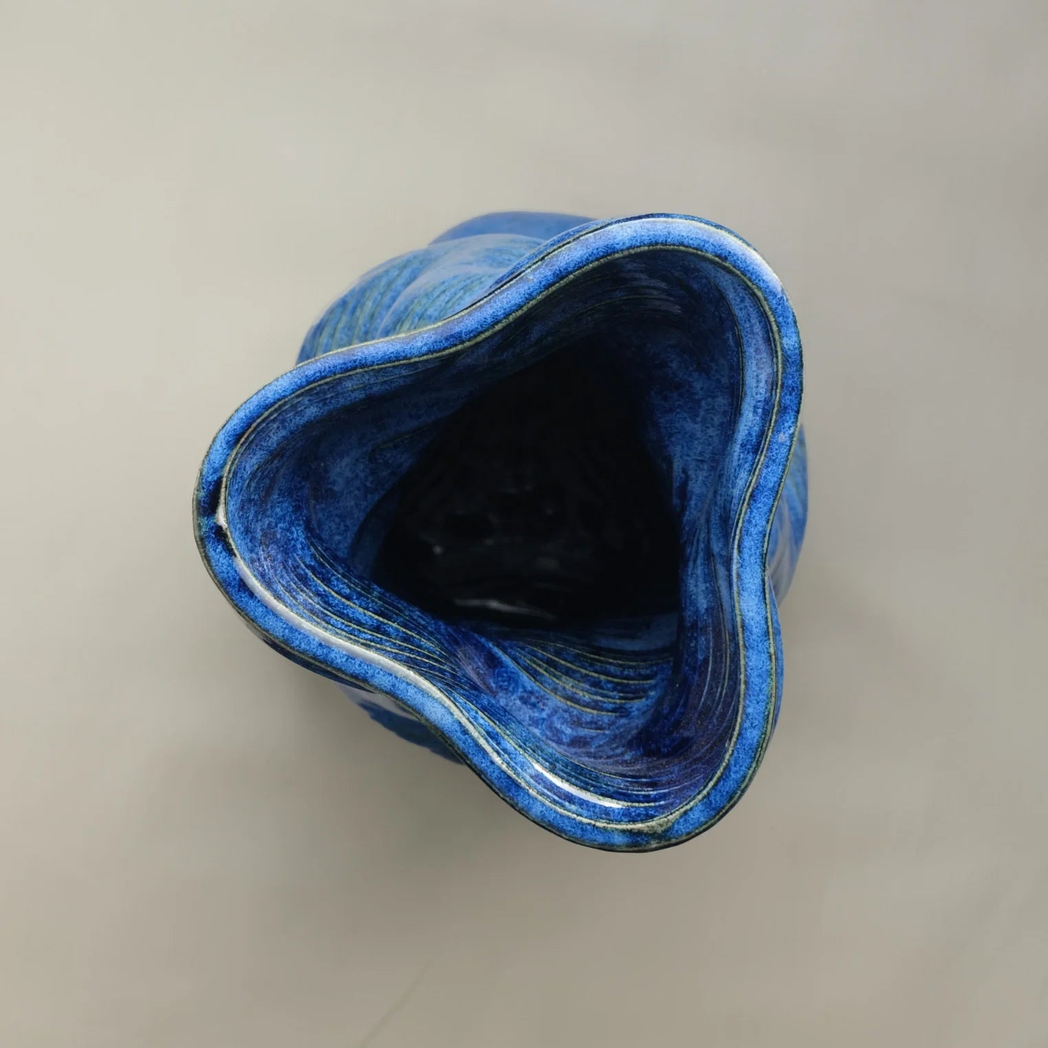 Big blue Ceramic floor vase 3D printed top view #color_sapphire blue