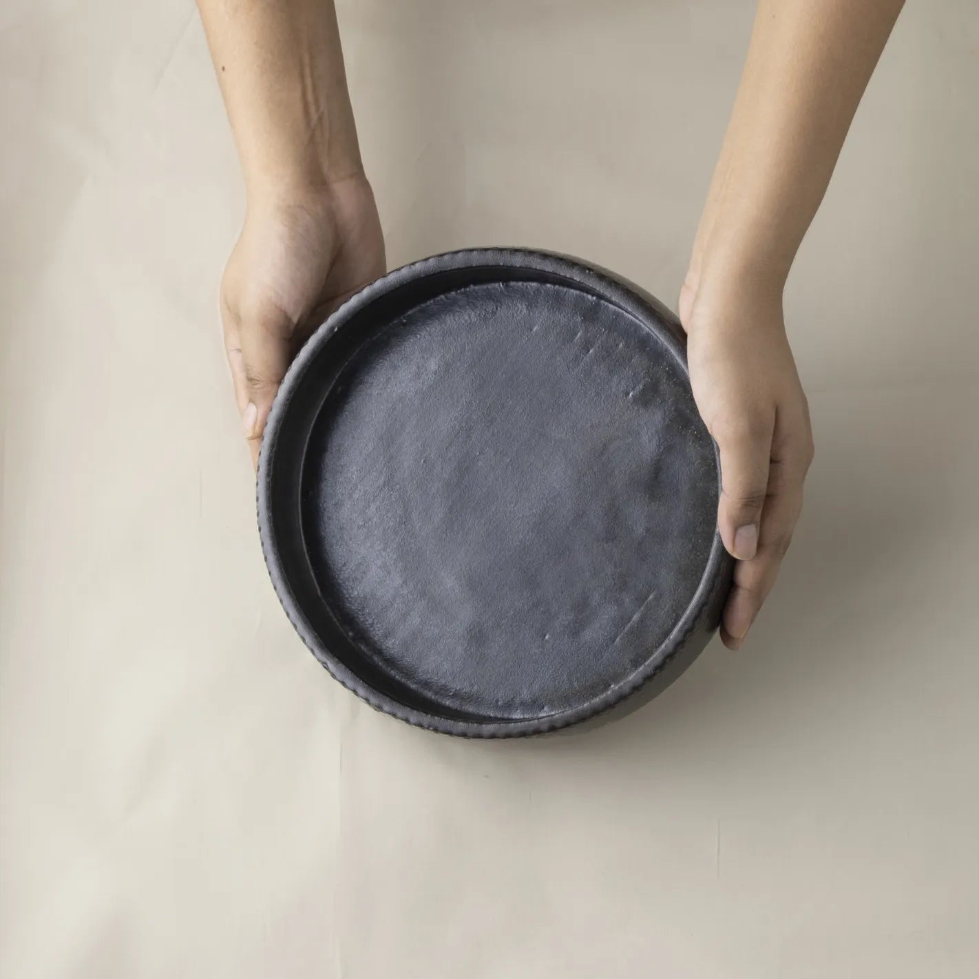 Round black Ceramic Serving Tray 3D printed size demo #color_black