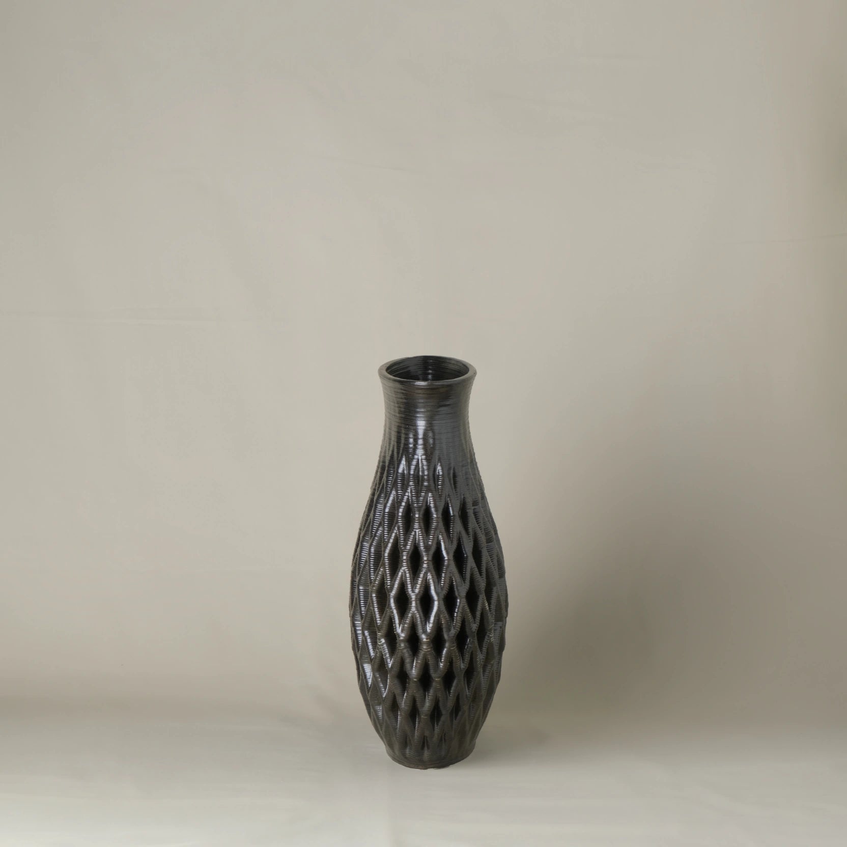 Large black Ceramic Table Vase 3D printed side view #color_black