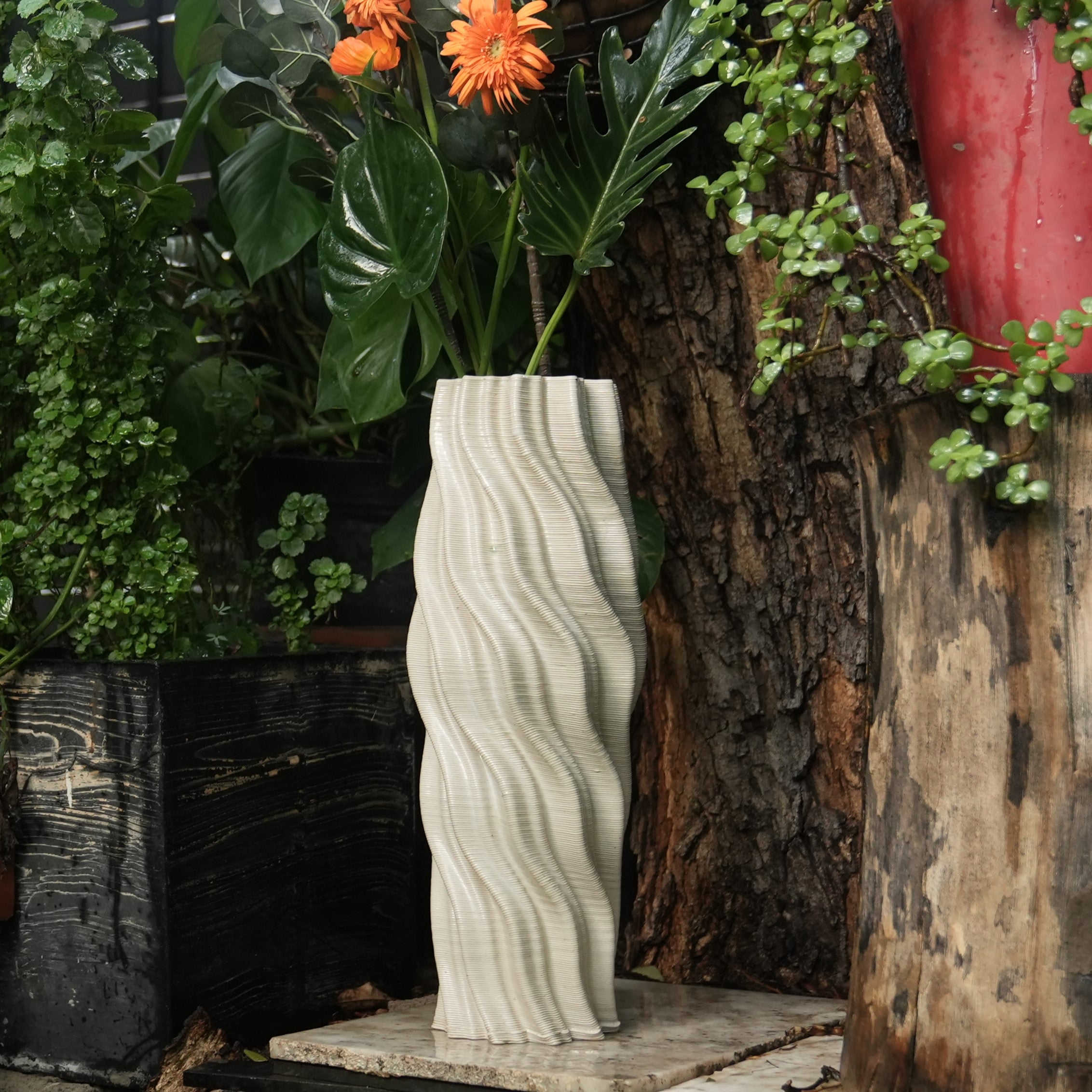 White ceramic vase #color_white